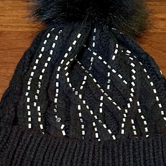 🌟HP🌟NWOT Faux Fur Pom Pom with Faux Gem Trim Hat - Picture 7 of 10
